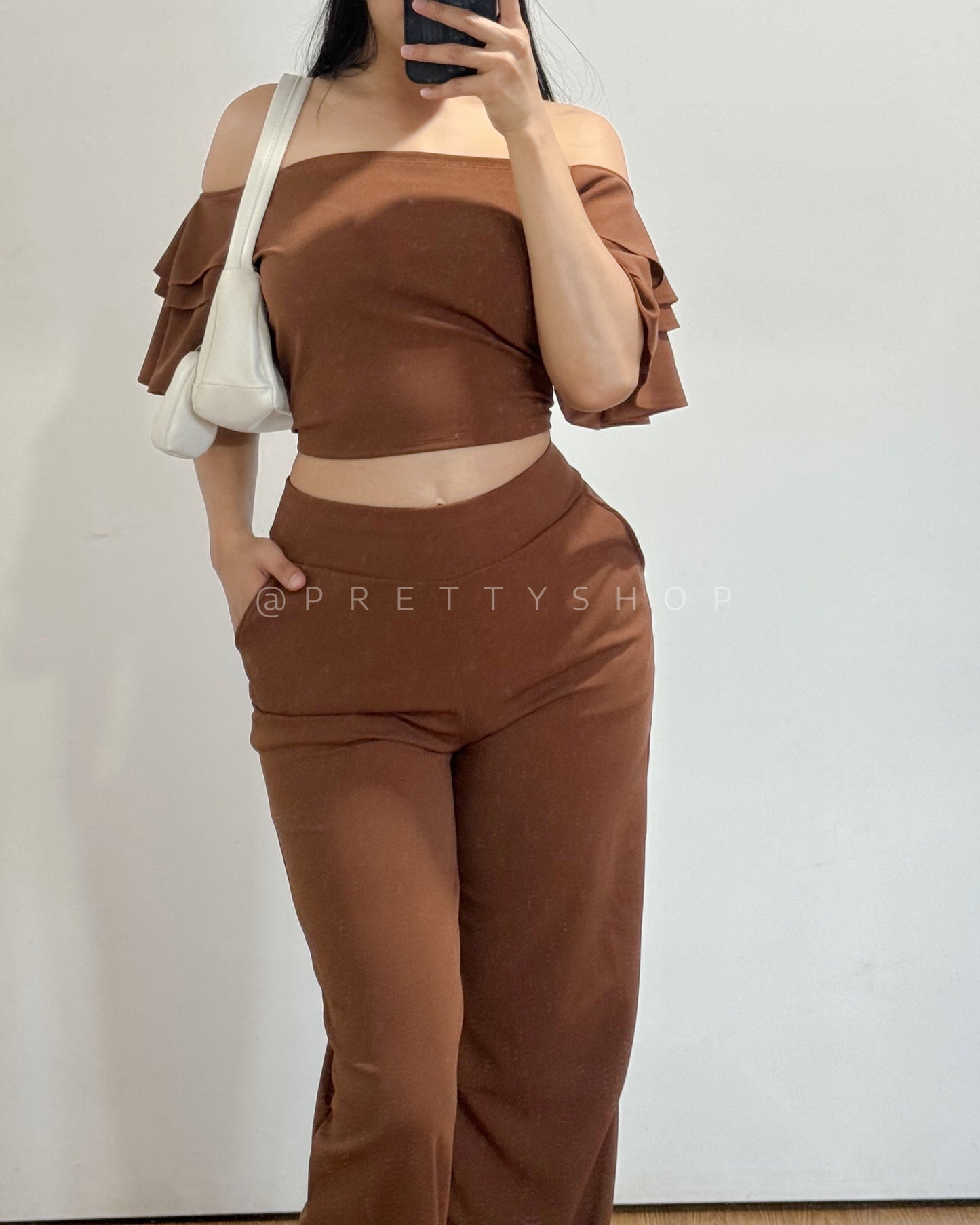 Conjunto de Pantalón y Crop Top Campesino