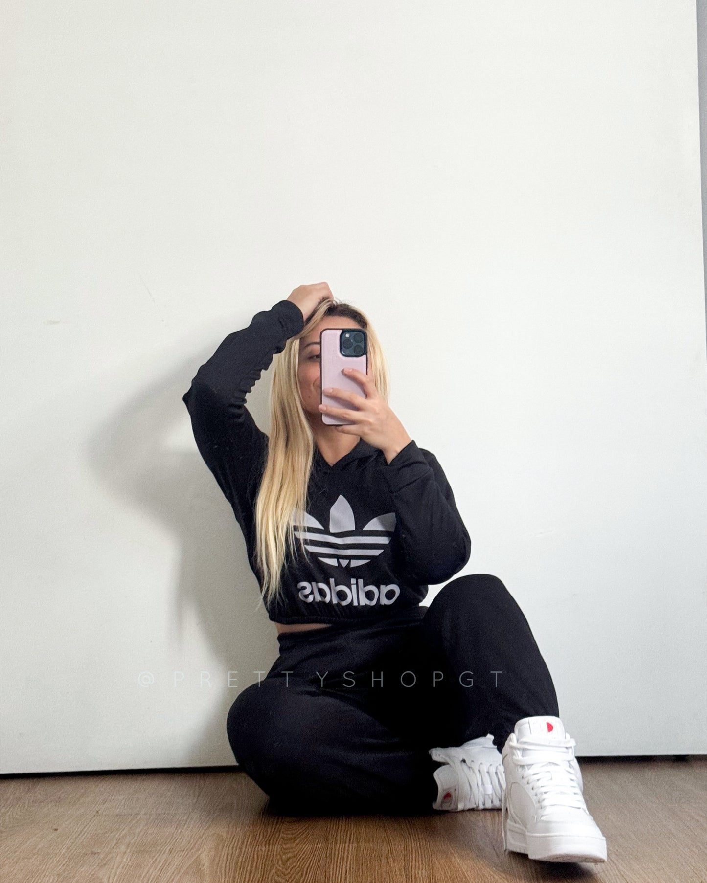 Jogger y Hoddie Adidas